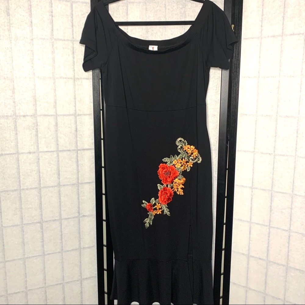 Lilian black off shoulder dress w/floral appliqué
